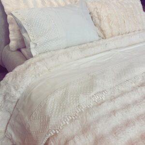 طقم شتوي فرو الأرنب مع دانتيل 8 قطع