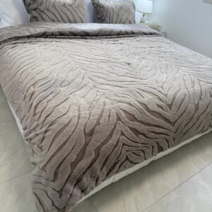 طقم فلانيل 6 قطع مع لحاف جاهز